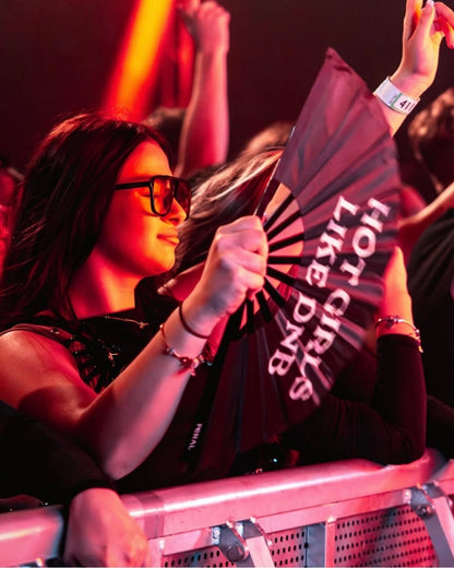 FILLES CHAUDES AIMENT LES FANS DE TECHNO