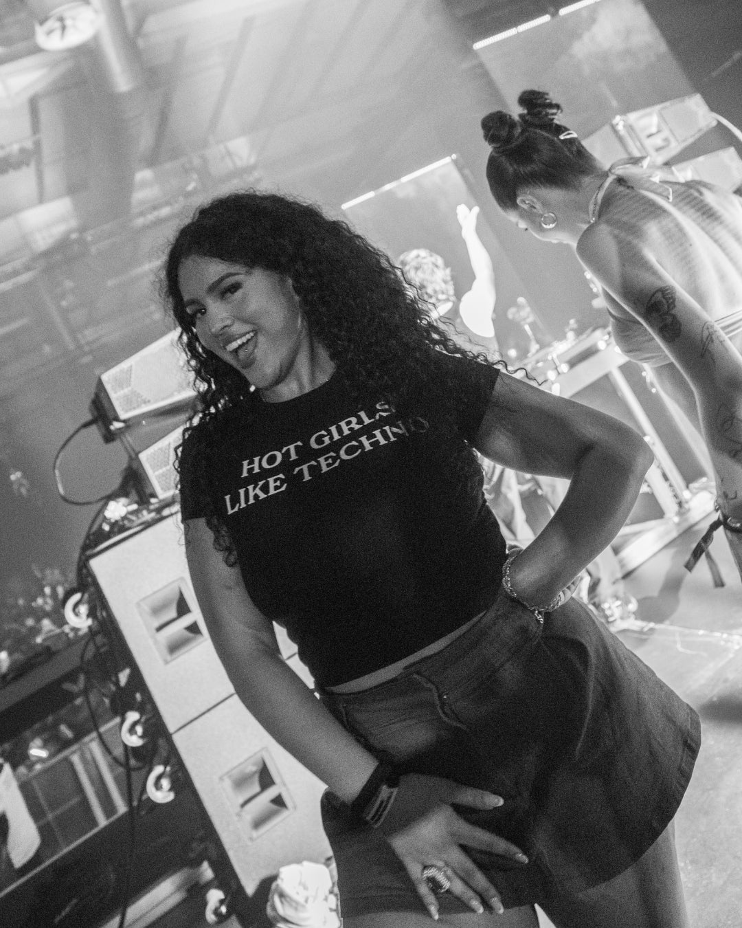 LES FILLES CHAUDES AIMENT TECHNO BABY