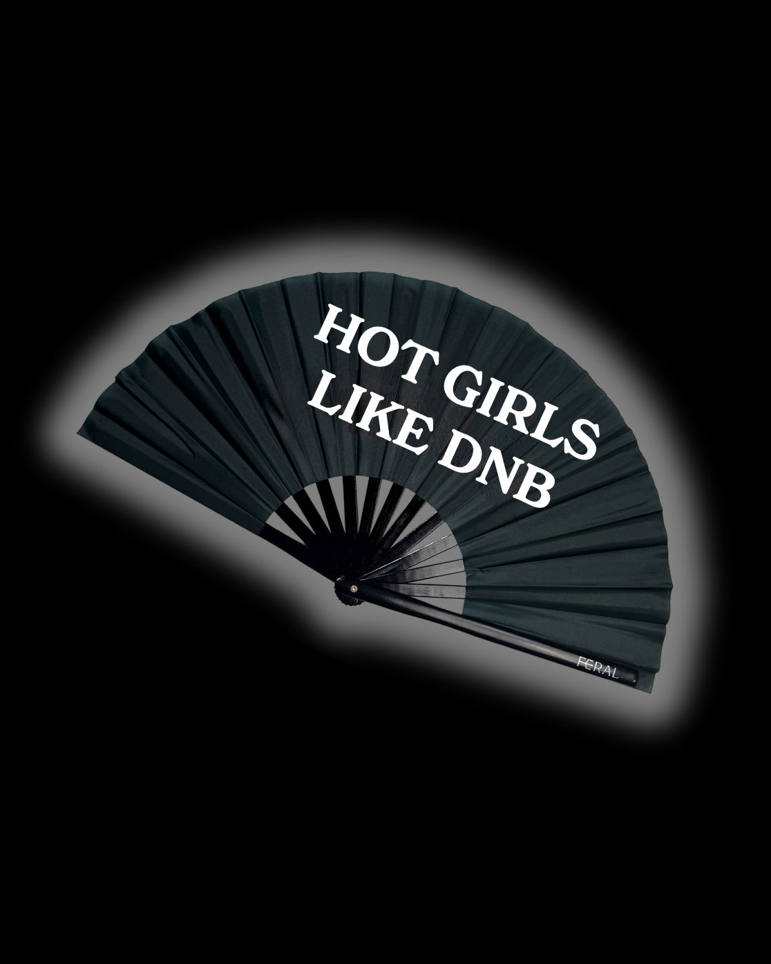 HOT GIRLS LIKE DNB FAN