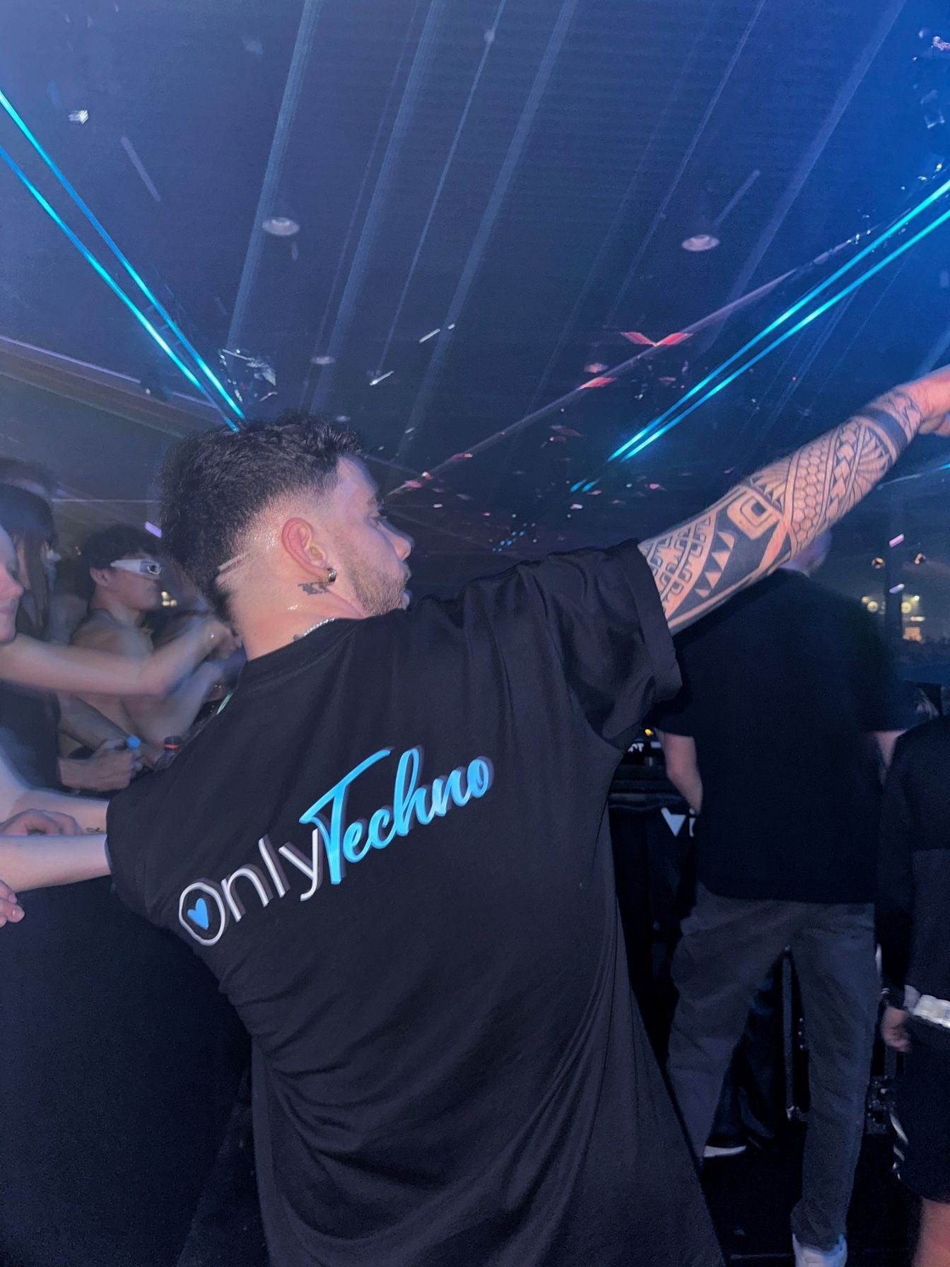 ONLY TECHNO TEE