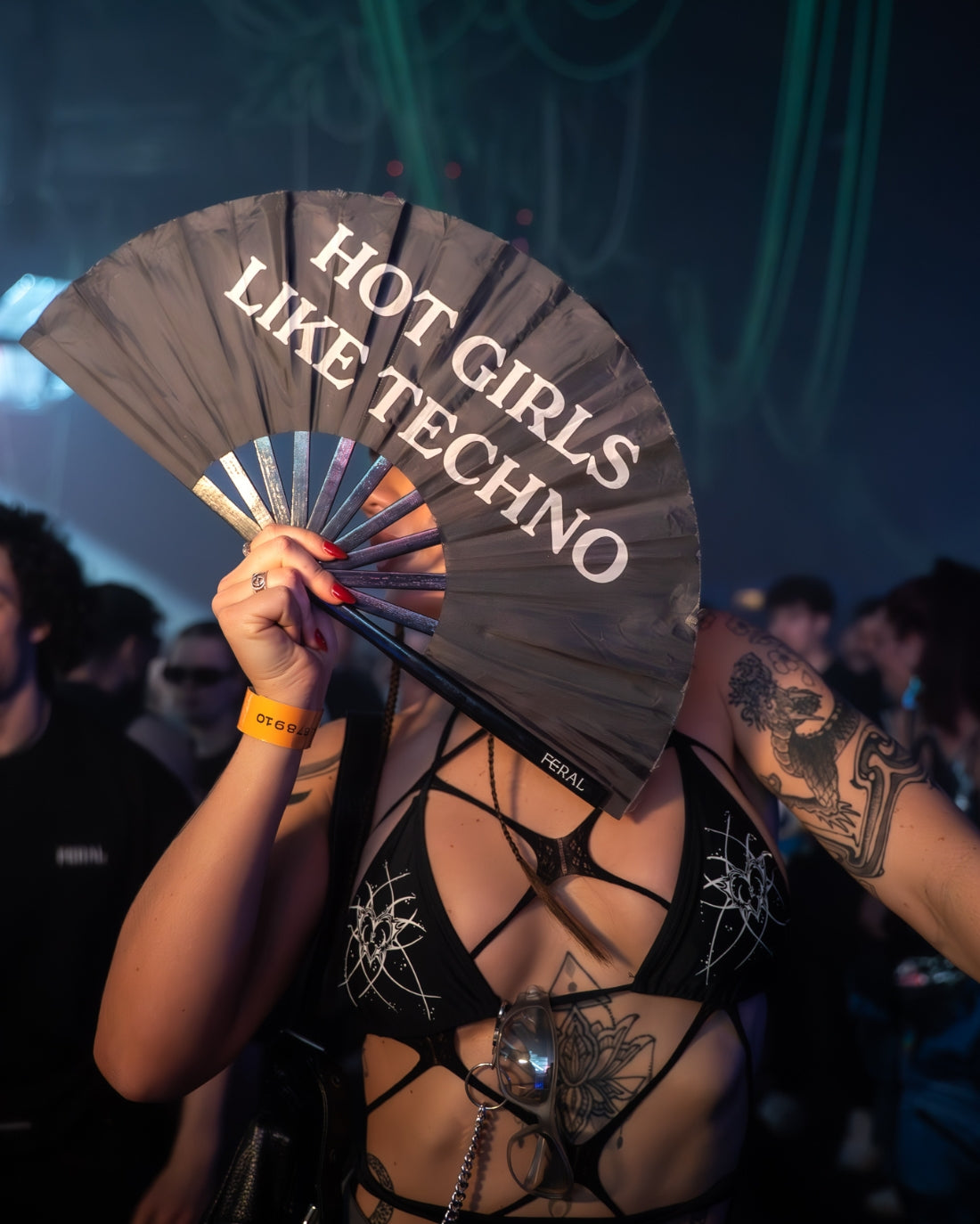HOT GIRLS LIKE TECHNO FAN