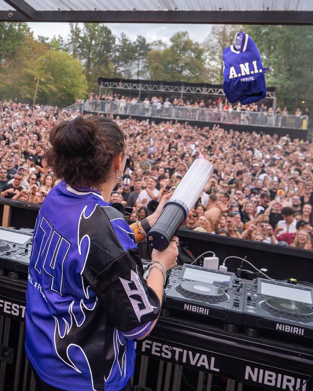 An A.N.I. jersey thrown over the Nibirii crowd from the decks, by someone in the purple