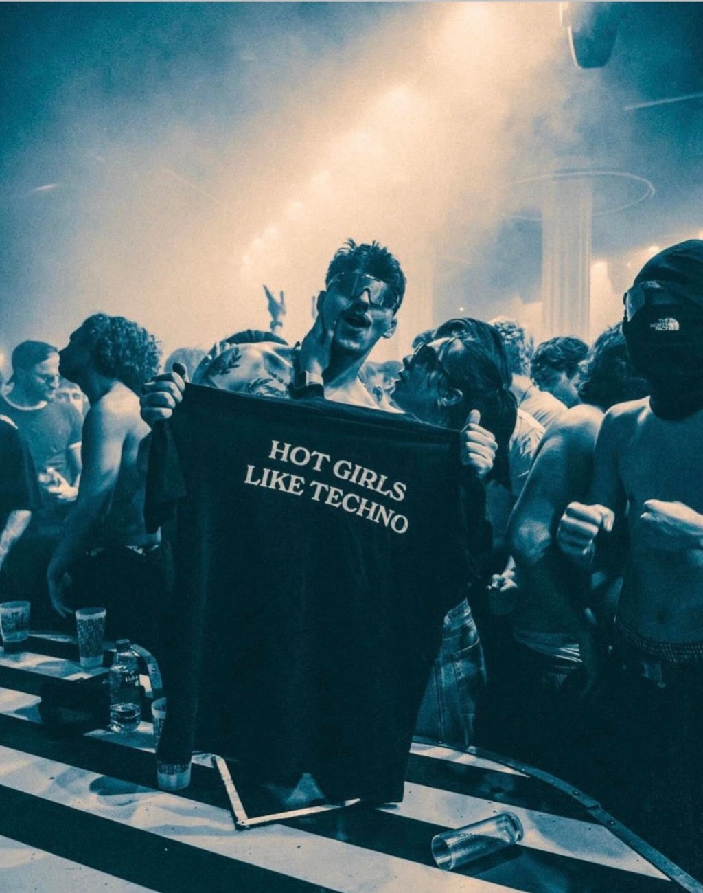 hot girls like techno